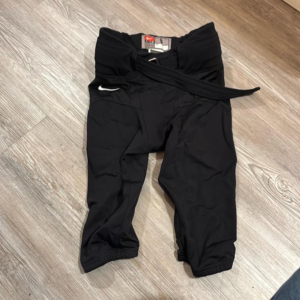 🌸NWOT Nike Black Outdoor Game Pants with Integrated Padding and Adjust…
